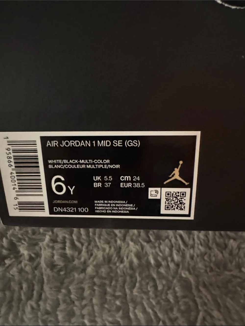 The Jordan one mid SE diamond shorts Limited edition GS 6y